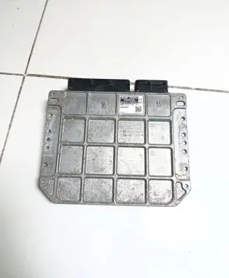Toyota Auris 150 Engine control unit/module 8966102E51 MB2753000221