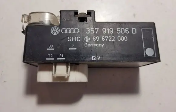 Volkswagen Golf III Coolant fan relay 357919506D 898722000