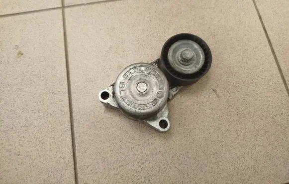Mercedes-Benz GL X166 Generator/alternator belt tensioner A2782000570