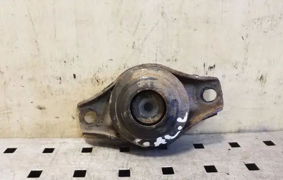Ford Mondeo MK IV Front shock absorber mounting bracket 