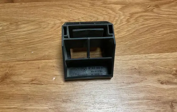 BMW 5 E60 E61 Radiator mount bracket 7542517 PA66GF30 10808612