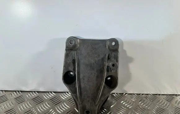 BMW 7 F01 F02 F03 F04 Engine mounting bracket 6777623