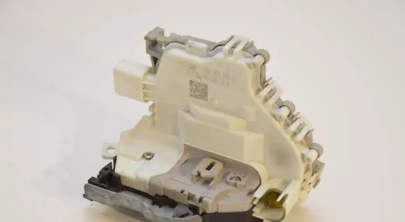 Audi A5 Front door lock 8X1837015C