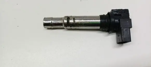 Volkswagen PASSAT B6 High voltage ignition coil R0401S0040