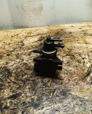 Volkswagen PASSAT B5.5 Turbo solenoid valve 1J0906627 72290320 02T219