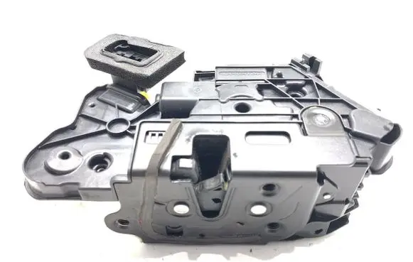 Volkswagen Golf VII Front door lock 5K1837015E