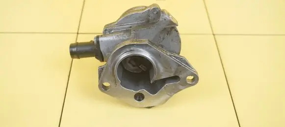 Renault Captur Vacuum pump 46505272R K9K608