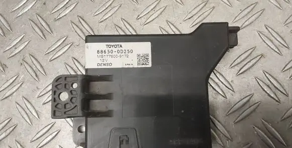Toyota Yaris Climate control unit 886500D250