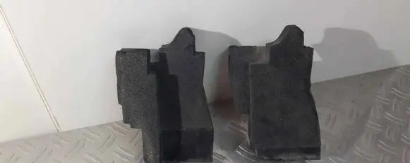 Nissan Leaf II (ZE1) Fender foam support/seal 