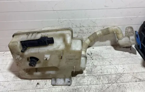 Audi A3 S3 8L Windshield washer fluid reservoir/tank 1K0955453Q 1K0955453S 1K0955453R