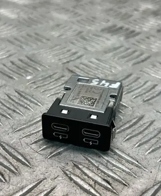 BMW 2 F46 USB socket connector 8711938