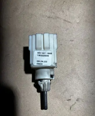 Audi A4 S4 B6 8E 8H Brake pedal sensor switch 8E0927189B 19322005
