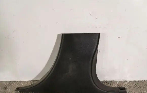 Jeep Grand Cherokee (B) pillar trim (bottom)