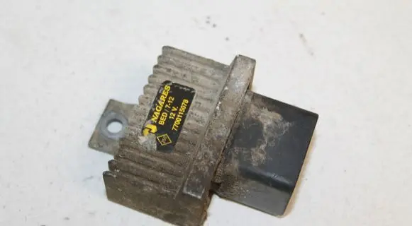 Renault Megane I Glow plug pre-heat relay 7700115078