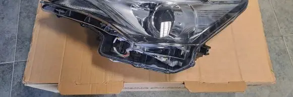 Toyota Avensis T270 Headlight/headlamp 8117005470