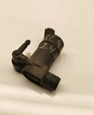 Volvo XC90 Windscreen/windshield washer pump 1S7117K624FE