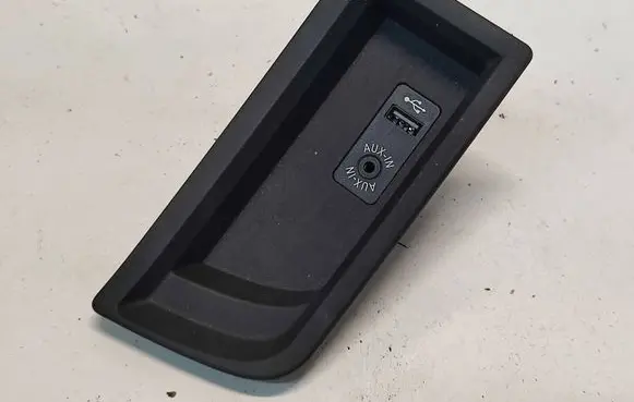 BMW 3 F30 F35 F31 AUX in-socket connector 9207357