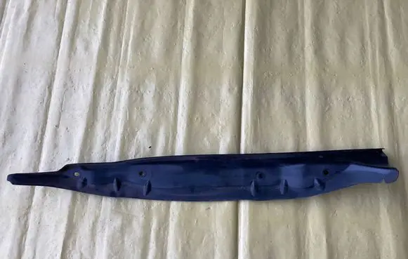 Mercedes-Benz A W169 Front splash guards bracket 1698890425