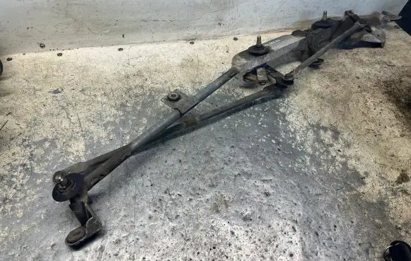 Nissan Almera Tino Front wiper linkage 