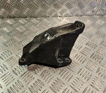 Volkswagen PASSAT B5 Engine mounting bracket 8D0199307L