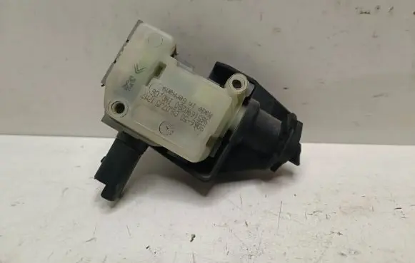 Citroen DS4 Fuel tank cap lock motor 9651690280 801650