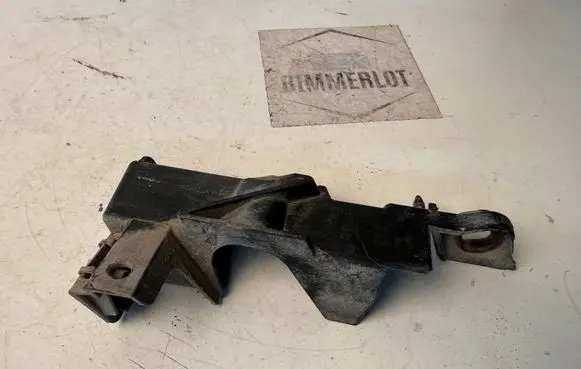 Audi A6 C7 Front bumper mounting bracket 4G0807284