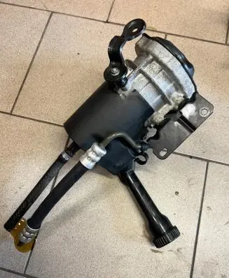 Peugeot 308 Power steering pump 9684554780