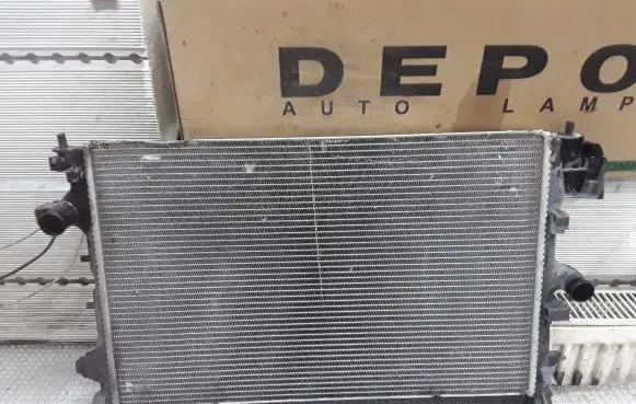 Opel Signum Coolant radiator 13196477