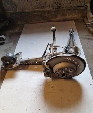 Rear wheel hub spindle/knuckle