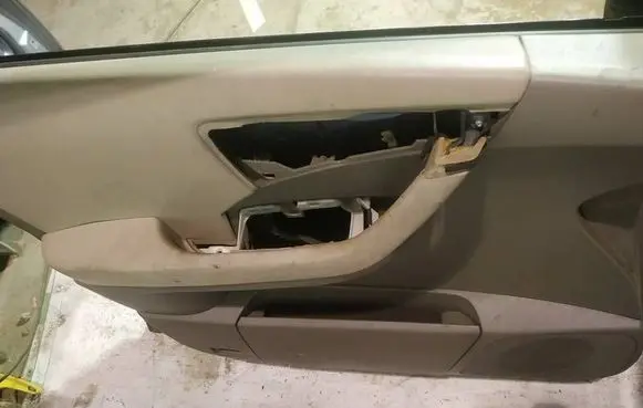 Nissan Murano Z50 Front door card panel trim