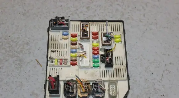 Renault Megane III Fuse module 284B60008R 8229269601 519339311