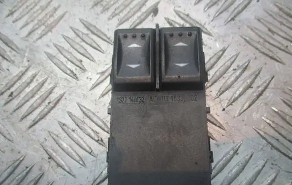 Ford Mondeo Mk III Front door window switch trim 1ST-14A132-AD