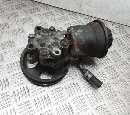 Toyota Yaris Power steering pump