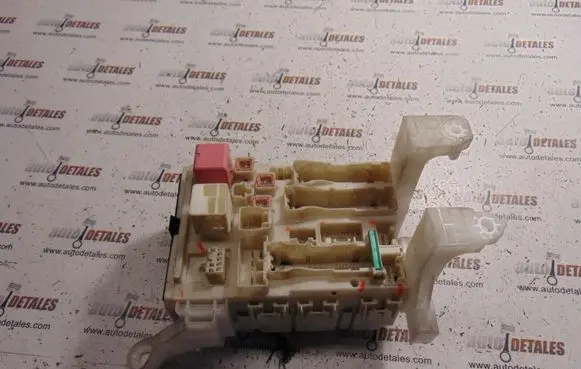Toyota Auris 150 Fuse box set 8273002140