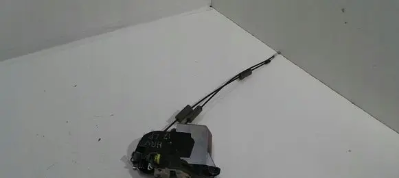 Honda HR-V Front door lock 843231