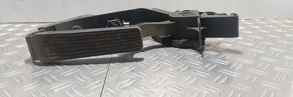Mercedes-Benz E W211 Accelerator throttle pedal A2113000404