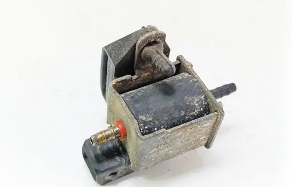 Volkswagen Golf IV Vacuum valve 