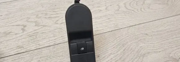 Opel Zafira B Electric window control switch 13228709