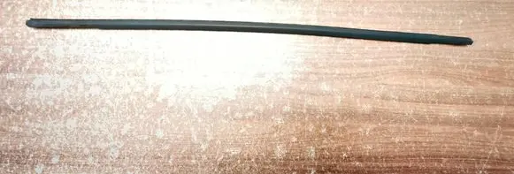 Volkswagen Golf VI Front door glass trim molding