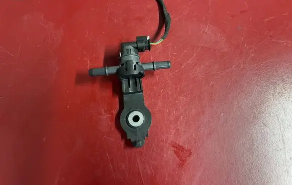 BMW X1 U11 Fuel pressure sensor 9897356 Y9989715602 13539897356