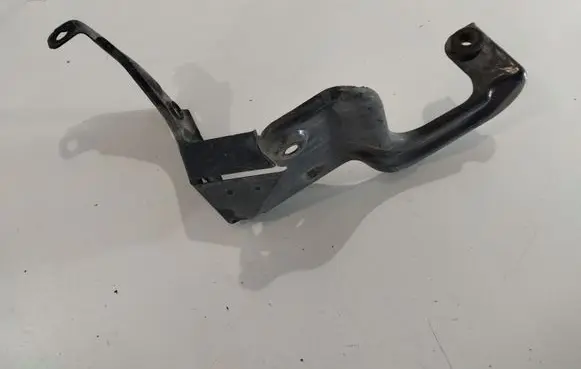 Audi A6 S6 C6 4F Intercooler pipe mounting bracket 4F0145814