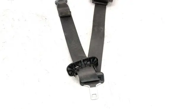 Middle seatbelt (rear)