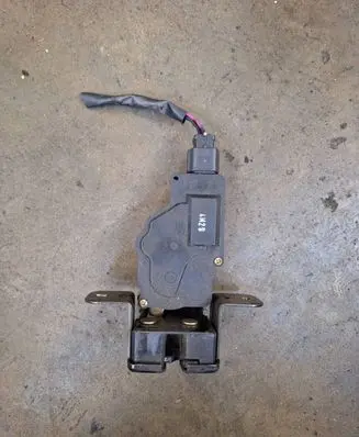 KIA Sorento Tailgate window lock/catch/latch 