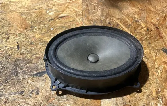 Nissan Navara D23 Front door speaker 28157