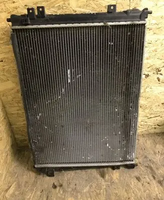 KIA Carens I Coolant radiator