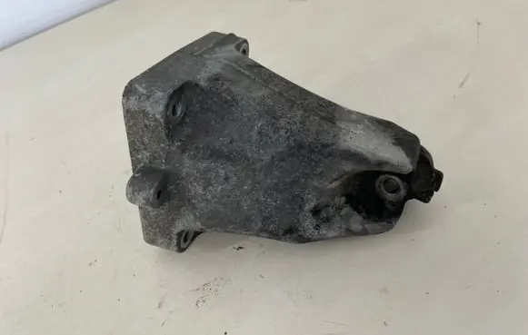 Mercedes-Benz S W221 Engine mounting bracket A6422210504