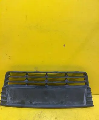 Ford Focus Front bumper lower grill BM5117K945A