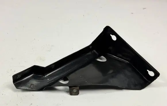 Cadillac Escalade Air filter cleaner box bracket assembly 15066121 15735434 20759226