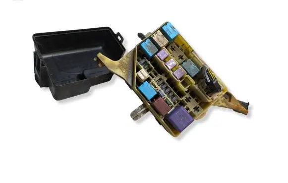 Toyota Yaris Fuse module 