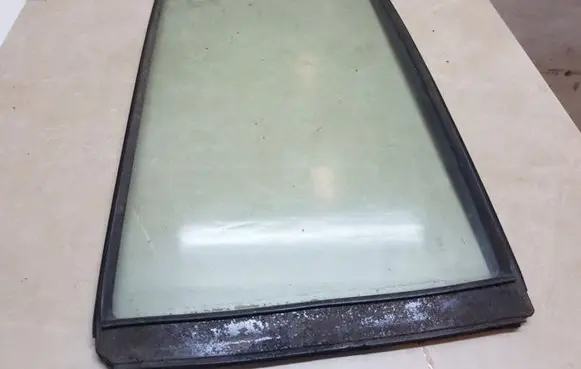 Mitsubishi Pajero Rear vent window glass 